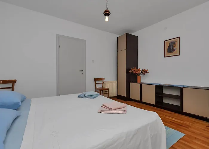 Vele Ii Apartment Makarska